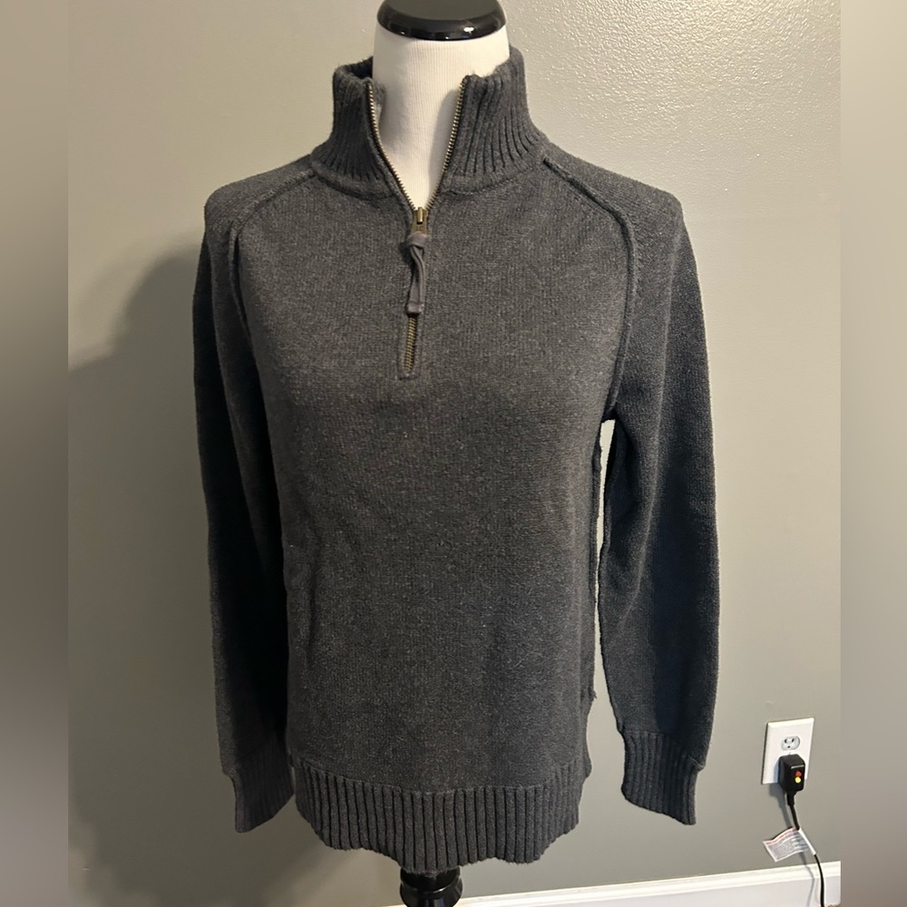American Eagle outfitters men’s size small pull over sweater with a zip up front